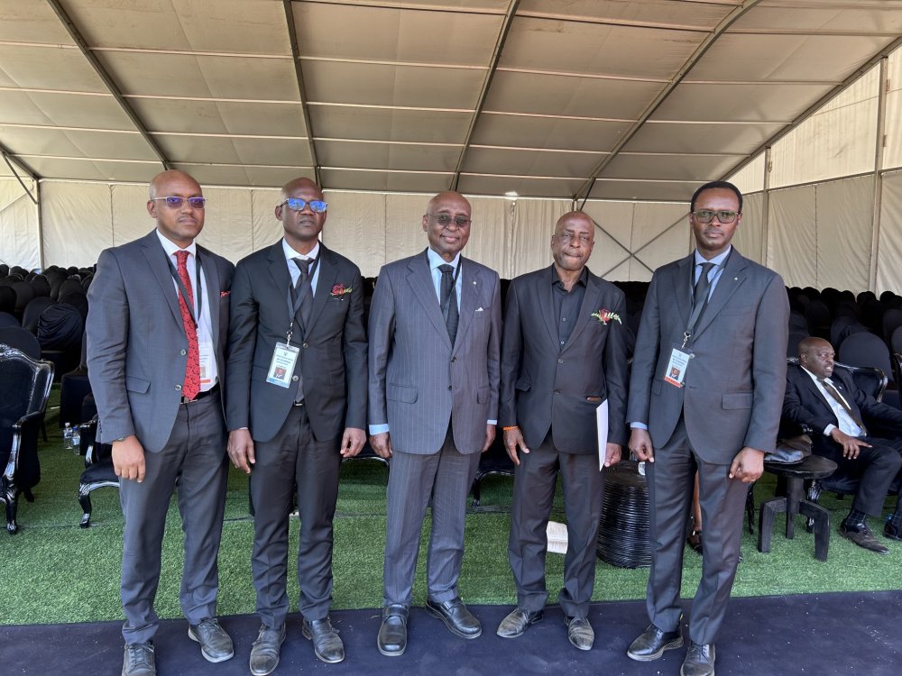 Donald Kaberuka yahagarariye Perezida Kagame mu gushyingura Tito Mboweni