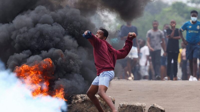 Mozambique: 12 barashwe mu cyico bari mu myigaragambyo