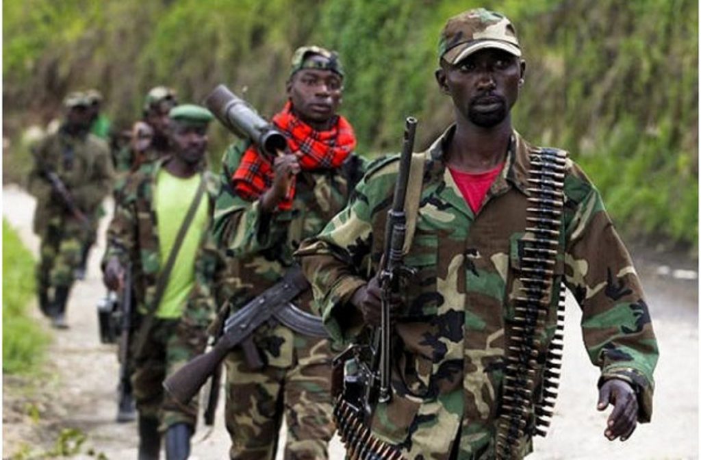 Abasirikare batatu ba FDLR bishyikirije RDF n’intwaro bari bafite