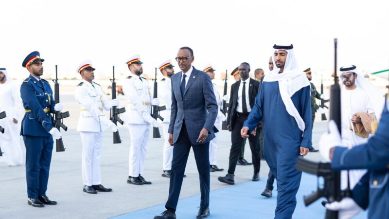 Perezida Kagame yageze i Abu Dhabi aho yitabiriye inama ya ’Abu Dhabi Sustainability Week