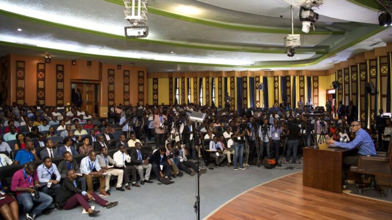 PerezidaKagame: Abanyamakuru bakwiriye kurangwa n’ukuri