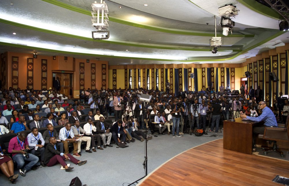PerezidaKagame: Abanyamakuru bakwiriye kurangwa n’ukuri