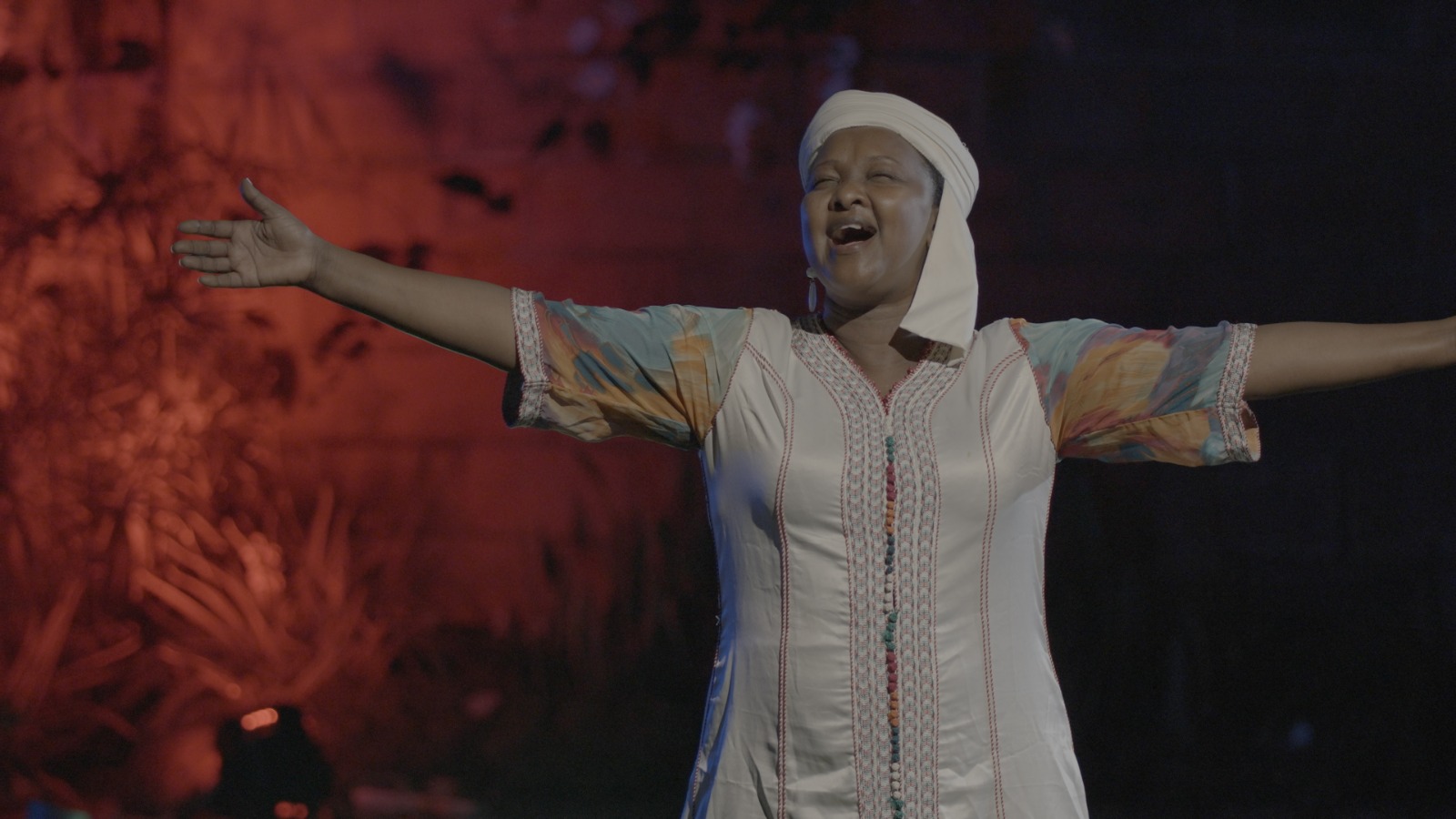 Umuhanzikazi, Umuvugabutumwa Mutesi Gasana yashyize hanze indirimbo “God of the Mid-Night Hour”