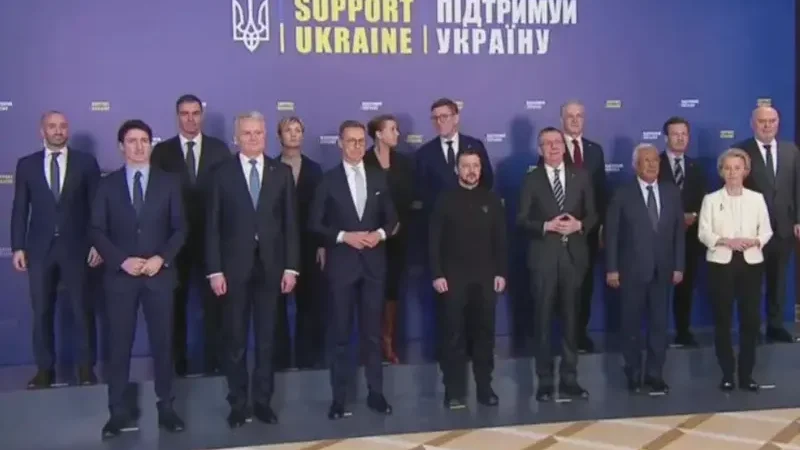 Abayobozi batandukanye ku isi bateraniye i Kyiv kwibuka imyaka itatu y’intambara ya Ukraine