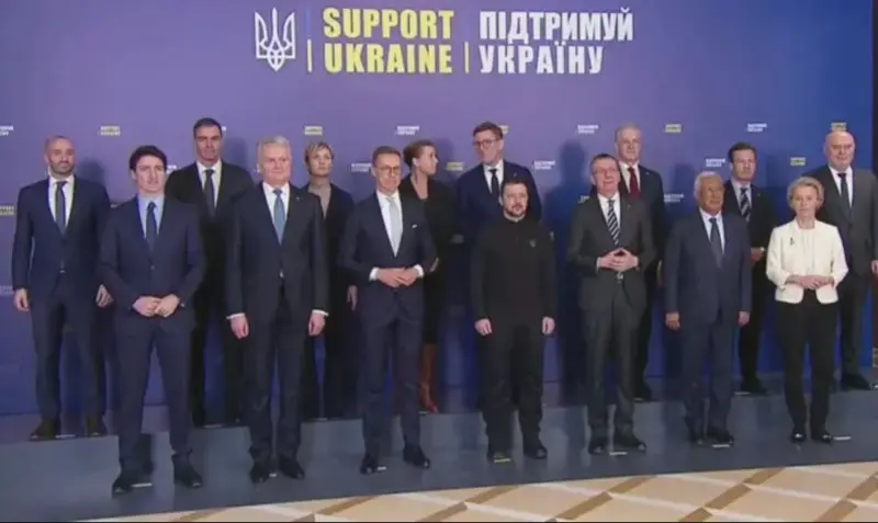 Abayobozi batandukanye ku isi bateraniye i Kyiv kwibuka imyaka itatu y’intambara ya Ukraine