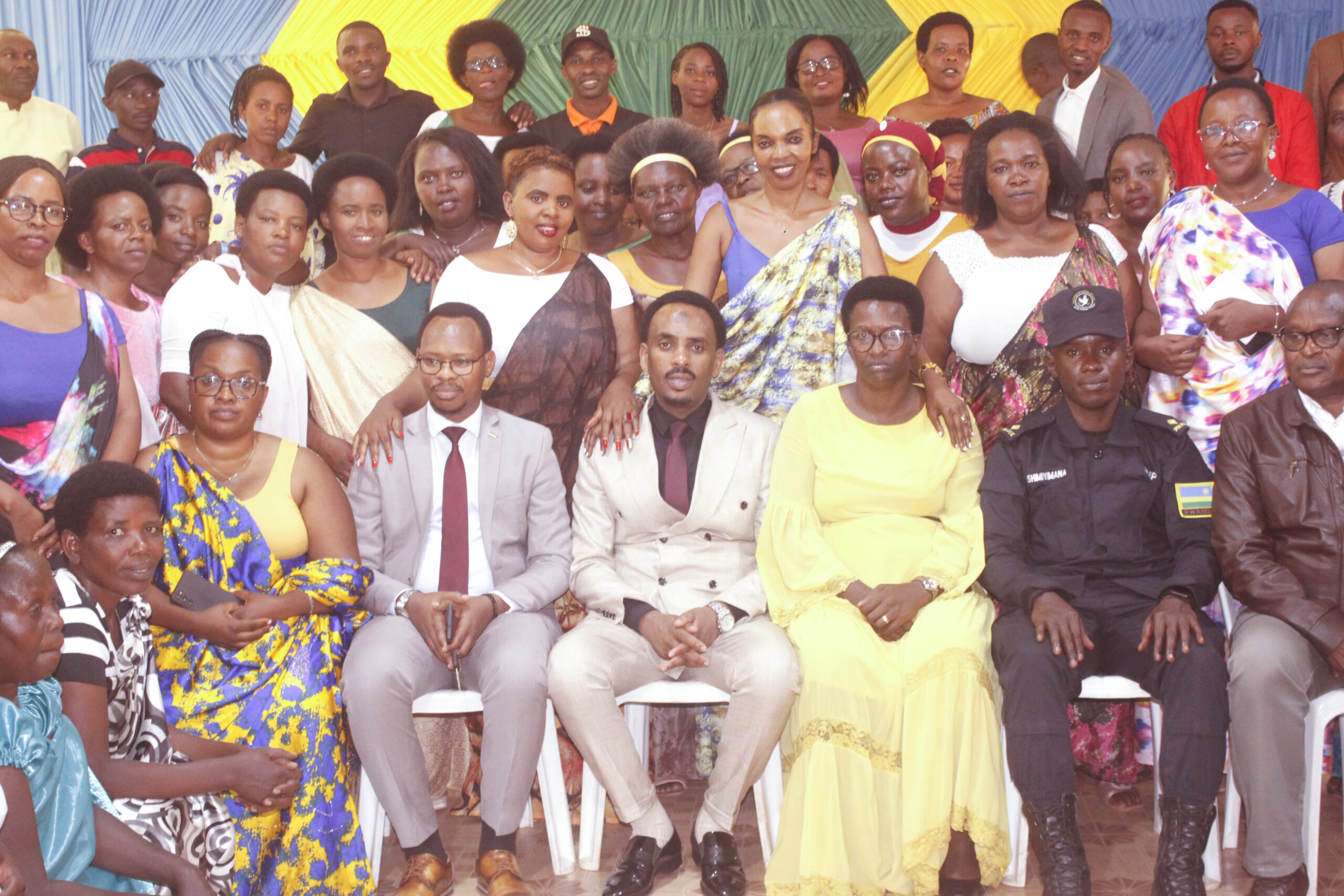 NDUBA: Ku Munsi Mpuzamahanga w’Umugore, Sadate yabahaye impano ya Miliyoni – Amafoto