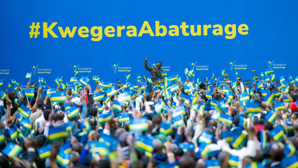 Ntibikwiye gukubitwa urushyi mu musaya umwe ngo utege undi, Perezida Kagame