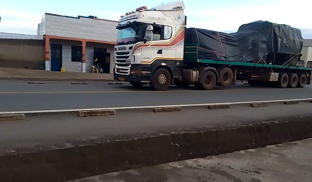 Amakamyo 30 ya SADC yikoreye ibikoresho bya gisirikare yanyuze mu Rwanda yerekeza muri Tanzania