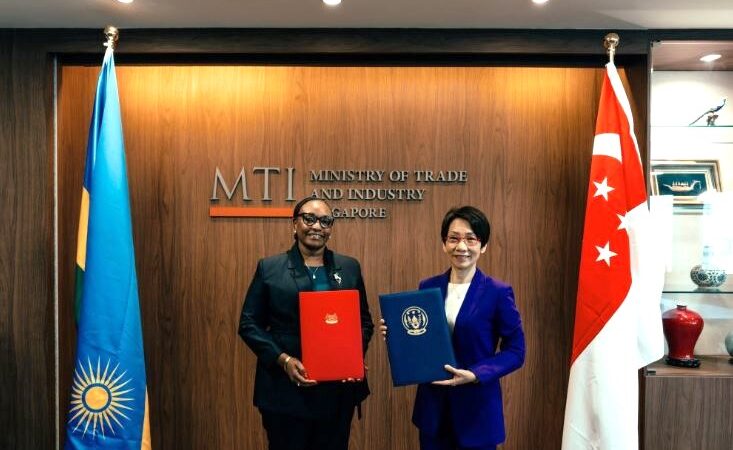 U Rwanda na Singapuru  bashyize umukono ku masezerano yo kubungabunga ikirere n’ibidukikije