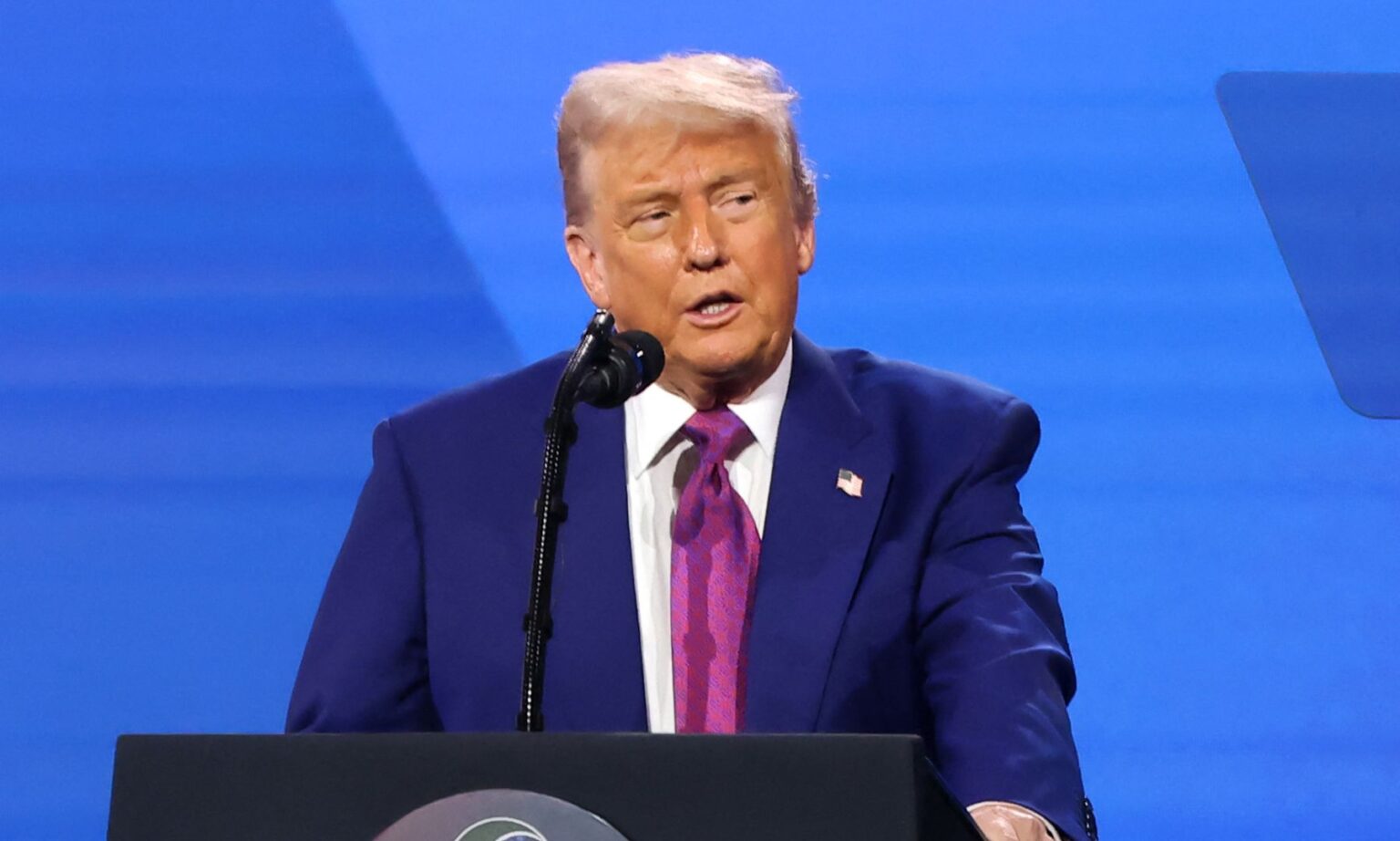 Perezida Trump yakuriyeho ibihano Syria