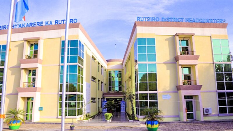 Rutsiro : Abanyeshuri babiri bagerageje gusohokana ikizamini, Nyamagabe: Undi afatirwa ku kindi kigo afite icyuma