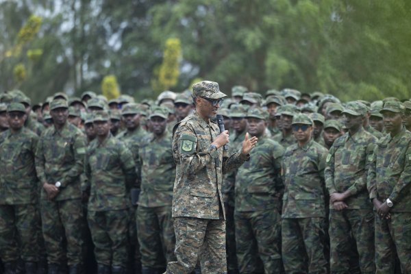 Perezida Kagame yashimye ingabo zu Rwanda umuhate bagaragaje mu myitozo i Gabiro