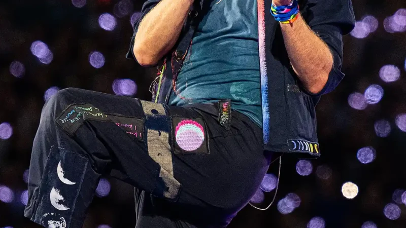 Umufana yasabye umukunzi we kubana mu gitaramo cya Coldplay, i Wembley