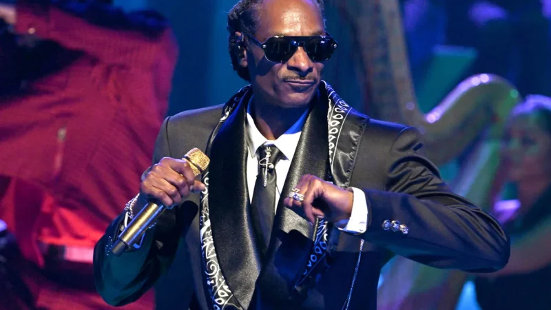 Snoop Dogg yanenze uburyo LGBTQ+ igaragazwa mu mafirime y’abana