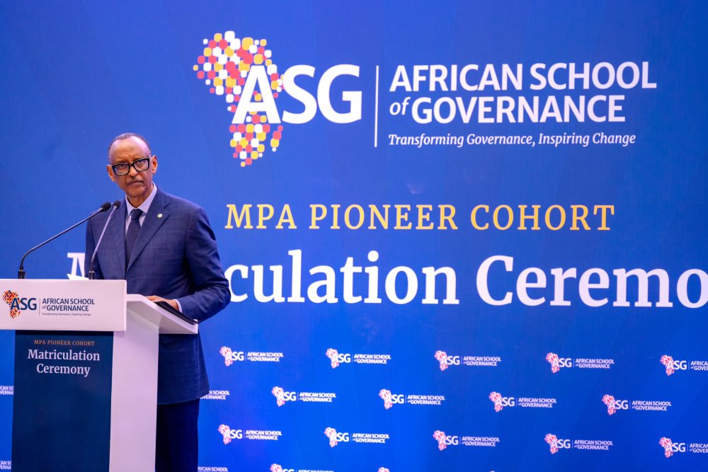 Perezida Paul Kagame yasabye abanyeshuri bagiye kwiga mu Ishuri ASG kudategereza byinshi ku bandi