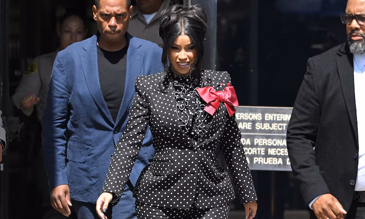 Cardi B yatsinze urubanza yaregwamo na Emani Ellis i Los Angeles