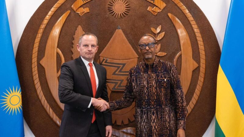 Perezida Kagame yasezeye Amb. wa Amerika Eric William Kneedler wasoje imirimo ye