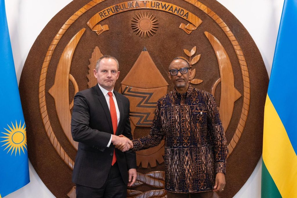 Perezida Kagame yasezeye Amb. wa Amerika Eric William Kneedler wasoje imirimo ye