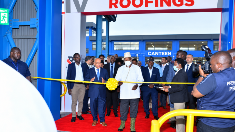 Uganda:Yoweri Kaguta Museveni yatashye uruganda rwa Roofings Group