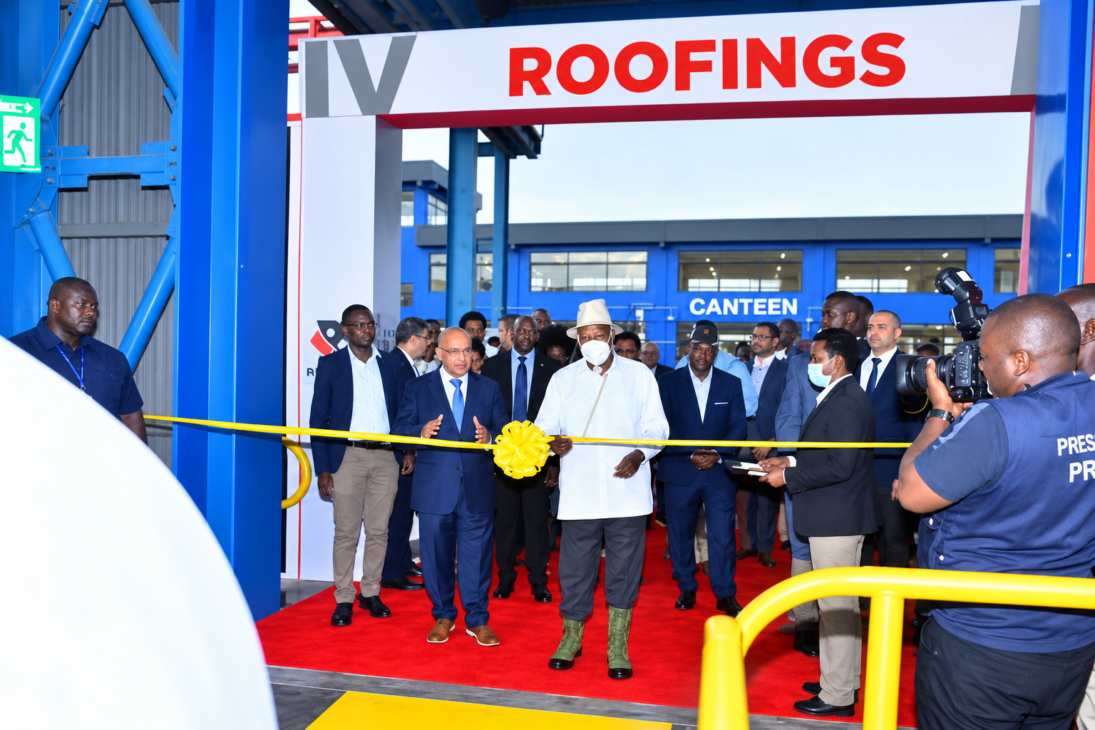 Uganda:Yoweri Kaguta Museveni yatashye uruganda rwa Roofings Group