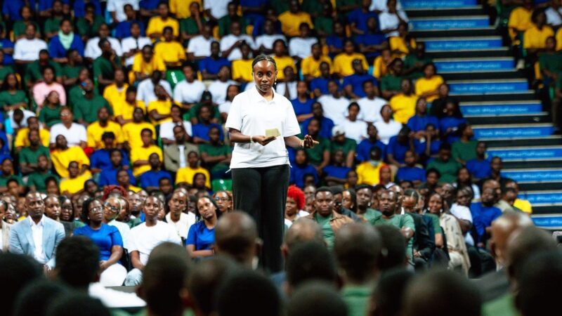 Umuhoza Amina: Yaherekeje Umukuru w’Igihugu muri Amerika afite imyaka 13